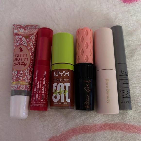 $9.99 SHIPPING Mascara and Lipgloss lot - Picture 1 of 1